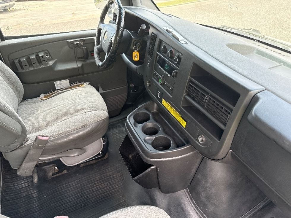 Light Duty Box Truck-Light and Medium Duty Trucks-Chevrolet-2011-EXPRESS-Homewood-AL-155,707\n\t\tmiles-$ 8,000 - Image 22