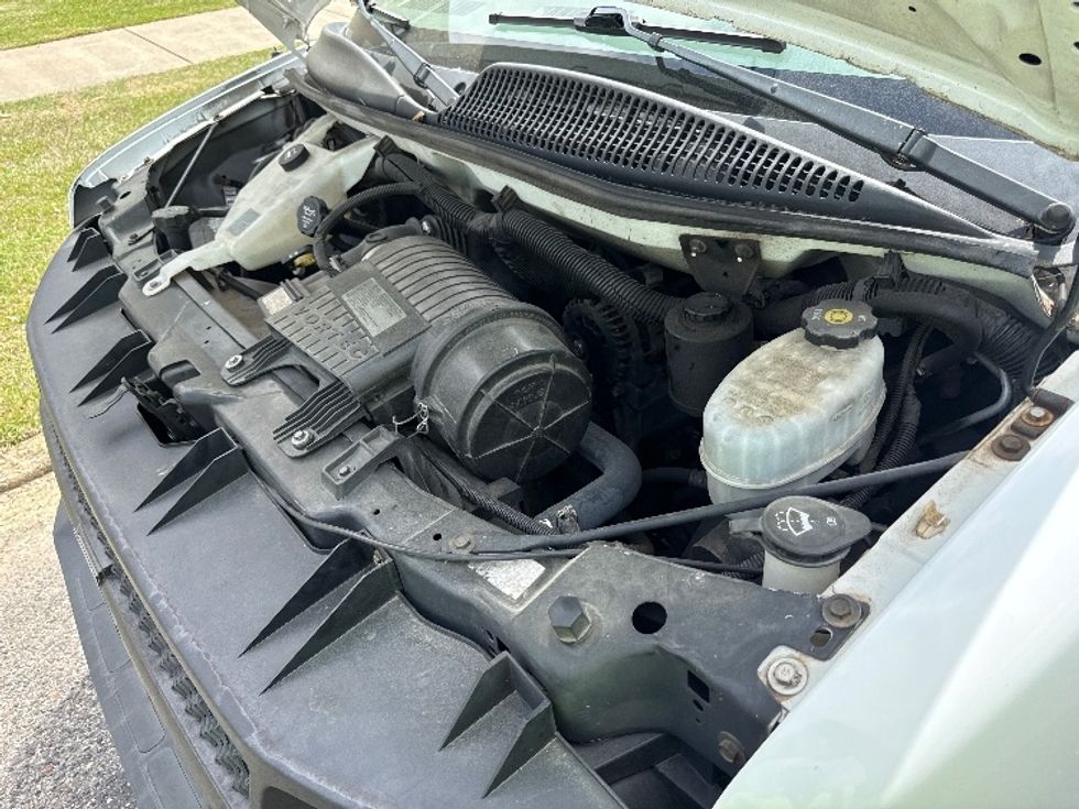 Light Duty Box Truck-Light and Medium Duty Trucks-Chevrolet-2011-EXPRESS-Homewood-AL-155,707\n\t\tmiles-$ 8,000 - Image 24