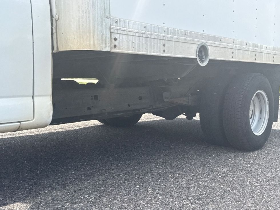 Light Duty Box Truck-Light and Medium Duty Trucks-Chevrolet-2011-EXPRESS-Homewood-AL-155,707\n\t\tmiles-$ 8,000 - Image 5