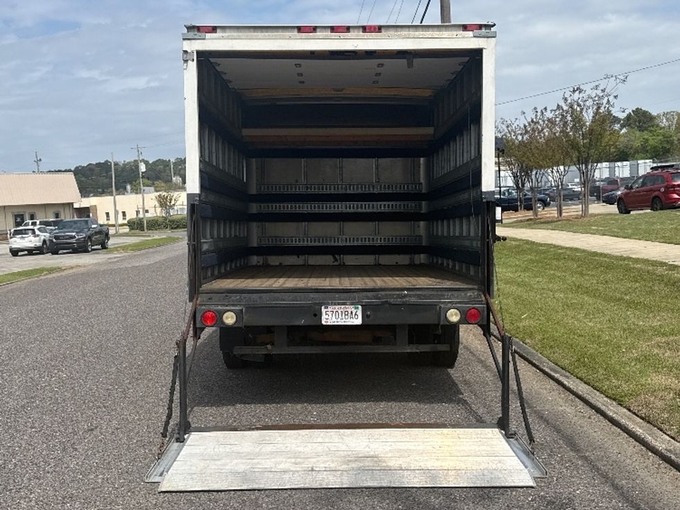 Light Duty Box Truck-Light and Medium Duty Trucks-Chevrolet-2011-EXPRESS-Homewood-AL-155,707\n\t\tmiles-$ 8,000 - Image 9