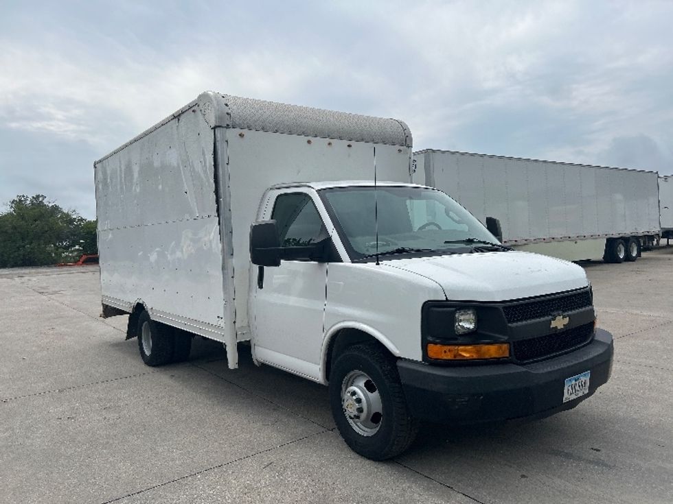 Light Duty Box Truck-Light and Medium Duty Trucks-Chevrolet-2016-EXPRESS-Des Moines-IA-166,118\n\t\tmiles-$ 16,500 - Image 1