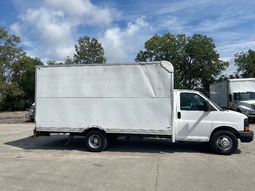 Light Duty Box Truck-Light and Medium Duty Trucks-Chevrolet-2016-EXPRESS-Des Moines-IA-166,118\n\t\tmiles-$ 16,500 - Image 15