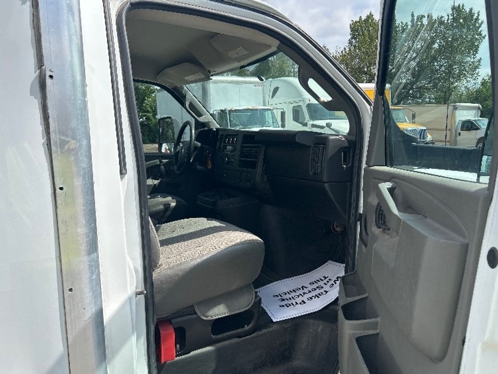 Light Duty Box Truck-Light and Medium Duty Trucks-Chevrolet-2016-EXPRESS-Des Moines-IA-166,118\n\t\tmiles-$ 16,500 - Image 20