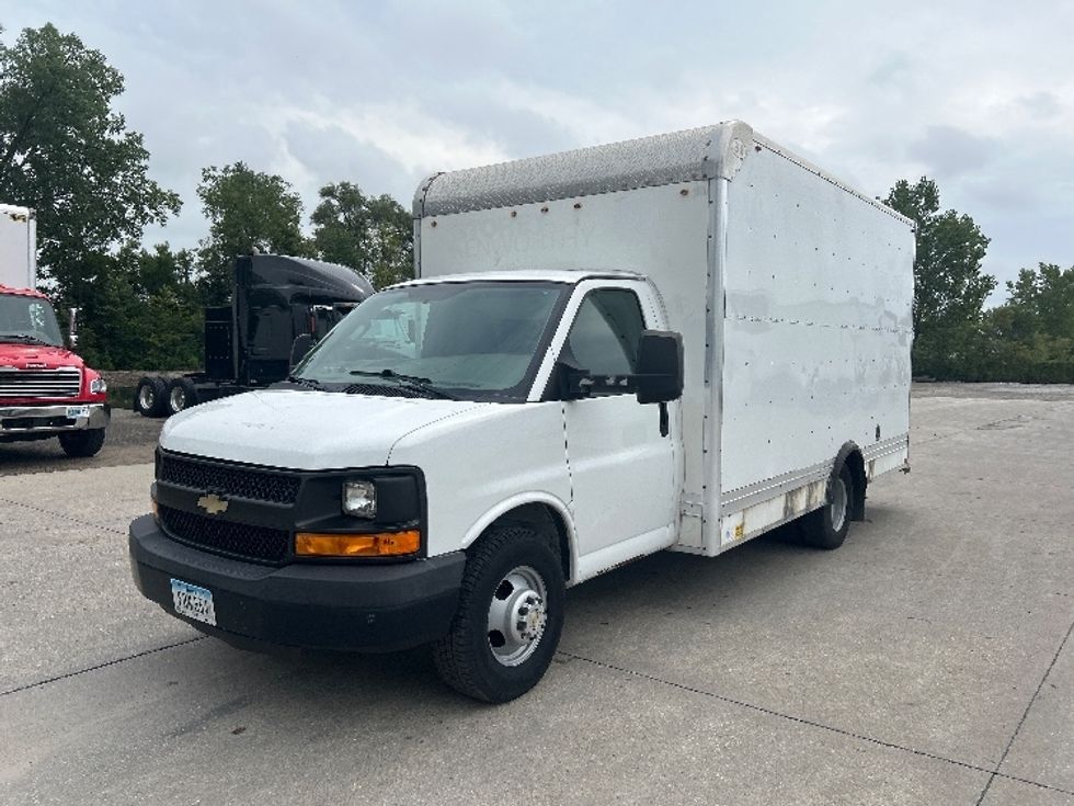 Light Duty Box Truck-Light and Medium Duty Trucks-Chevrolet-2016-EXPRESS-Des Moines-IA-166,118\n\t\tmiles-$ 16,500 - Image 3