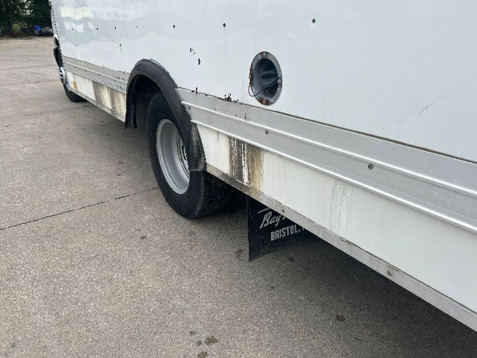 Light Duty Box Truck-Light and Medium Duty Trucks-Chevrolet-2016-EXPRESS-Des Moines-IA-166,118\n\t\tmiles-$ 16,500 - Image 5