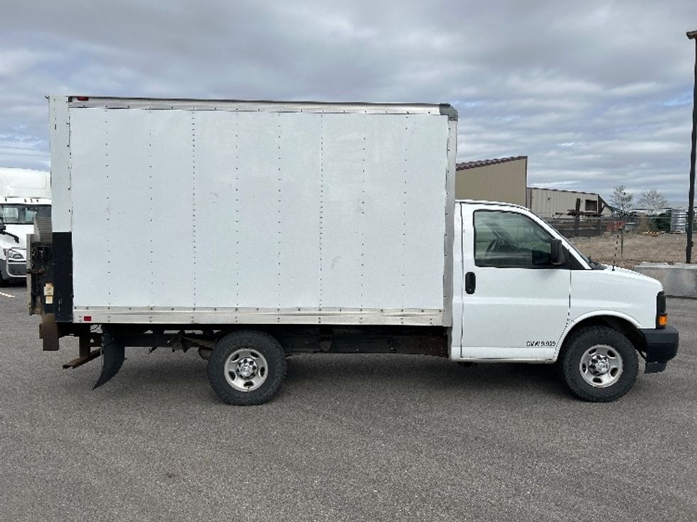 Light Duty Box Truck-Light and Medium Duty Trucks-Chevrolet-2017-EXPRESS-Idaho Falls-ID-223,265\n\t\tmiles-$ 7,500 - Image 15