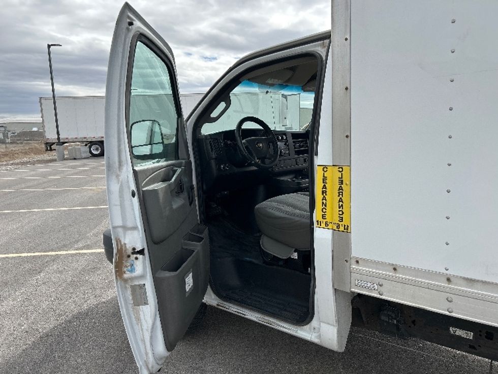 Light Duty Box Truck-Light and Medium Duty Trucks-Chevrolet-2017-EXPRESS-Idaho Falls-ID-223,265\n\t\tmiles-$ 7,500 - Image 16