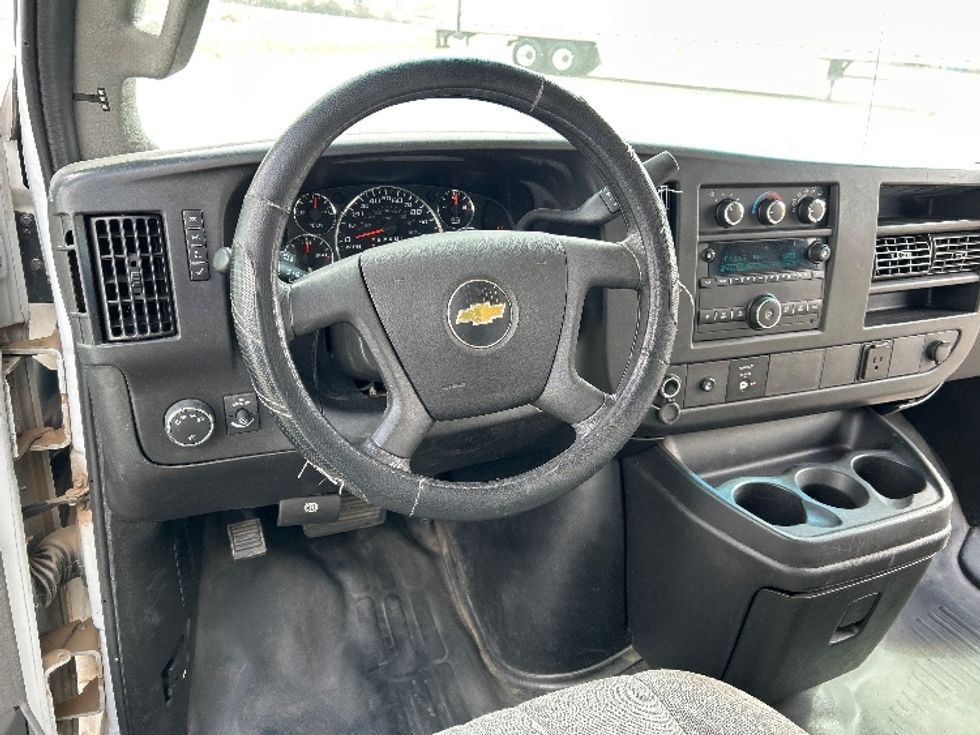 Light Duty Box Truck-Light and Medium Duty Trucks-Chevrolet-2017-EXPRESS-Idaho Falls-ID-223,265\n\t\tmiles-$ 7,500 - Image 17