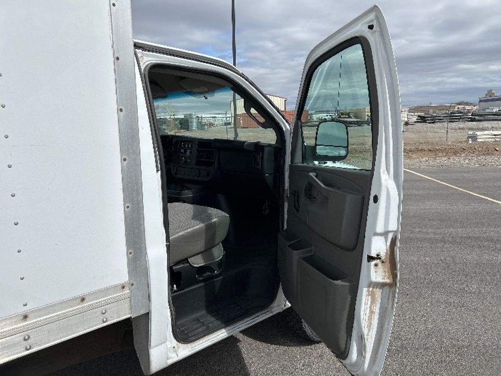 Light Duty Box Truck-Light and Medium Duty Trucks-Chevrolet-2017-EXPRESS-Idaho Falls-ID-223,265\n\t\tmiles-$ 7,500 - Image 20