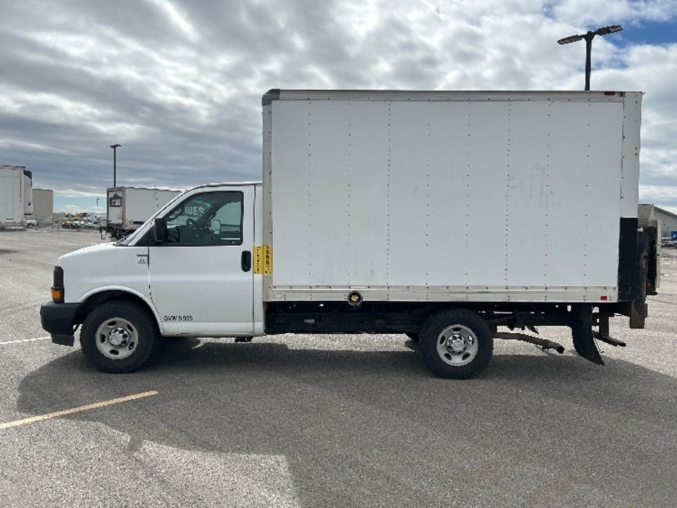 Light Duty Box Truck-Light and Medium Duty Trucks-Chevrolet-2017-EXPRESS-Idaho Falls-ID-223,265\n\t\tmiles-$ 7,500 - Image 4