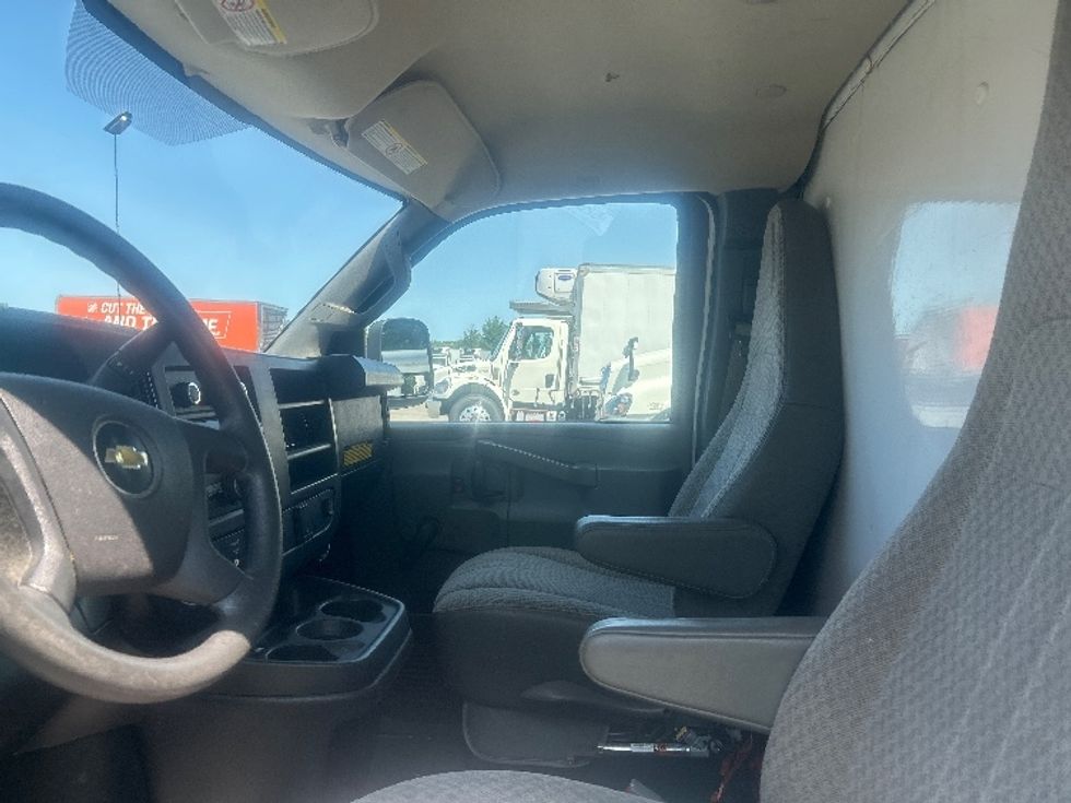 Light Duty Box Truck-Light and Medium Duty Trucks-Chevrolet-2017-EXPRESS-Londonderry-NH-117,366\n\t\tmiles-$ 12,500 - Image 19