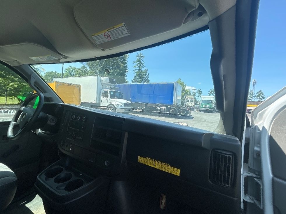 Light Duty Box Truck-Light and Medium Duty Trucks-Chevrolet-2017-EXPRESS-Londonderry-NH-117,366\n\t\tmiles-$ 12,500 - Image 21