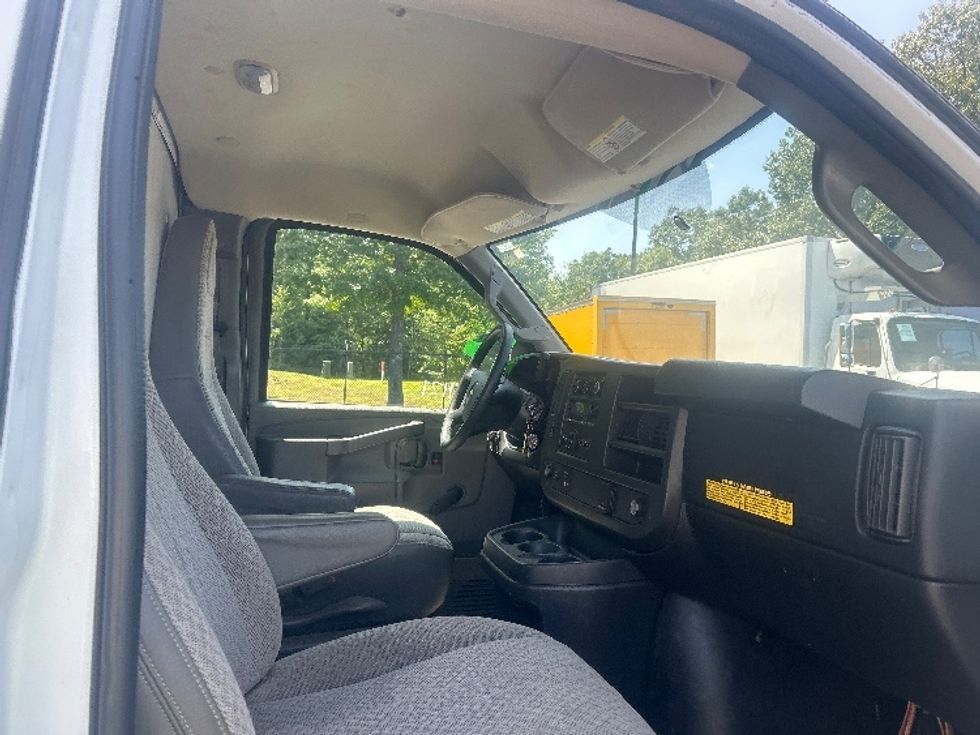 Light Duty Box Truck-Light and Medium Duty Trucks-Chevrolet-2017-EXPRESS-Londonderry-NH-117,366\n\t\tmiles-$ 12,500 - Image 22