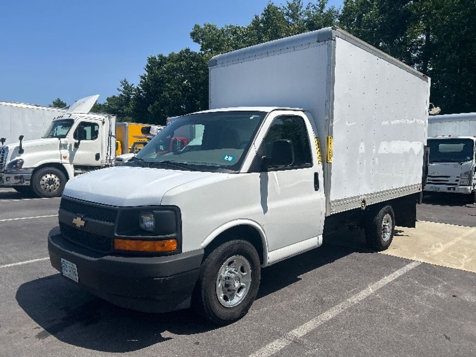 Light Duty Box Truck-Light and Medium Duty Trucks-Chevrolet-2017-EXPRESS-Londonderry-NH-117,366\n\t\tmiles-$ 12,500 - Image 3