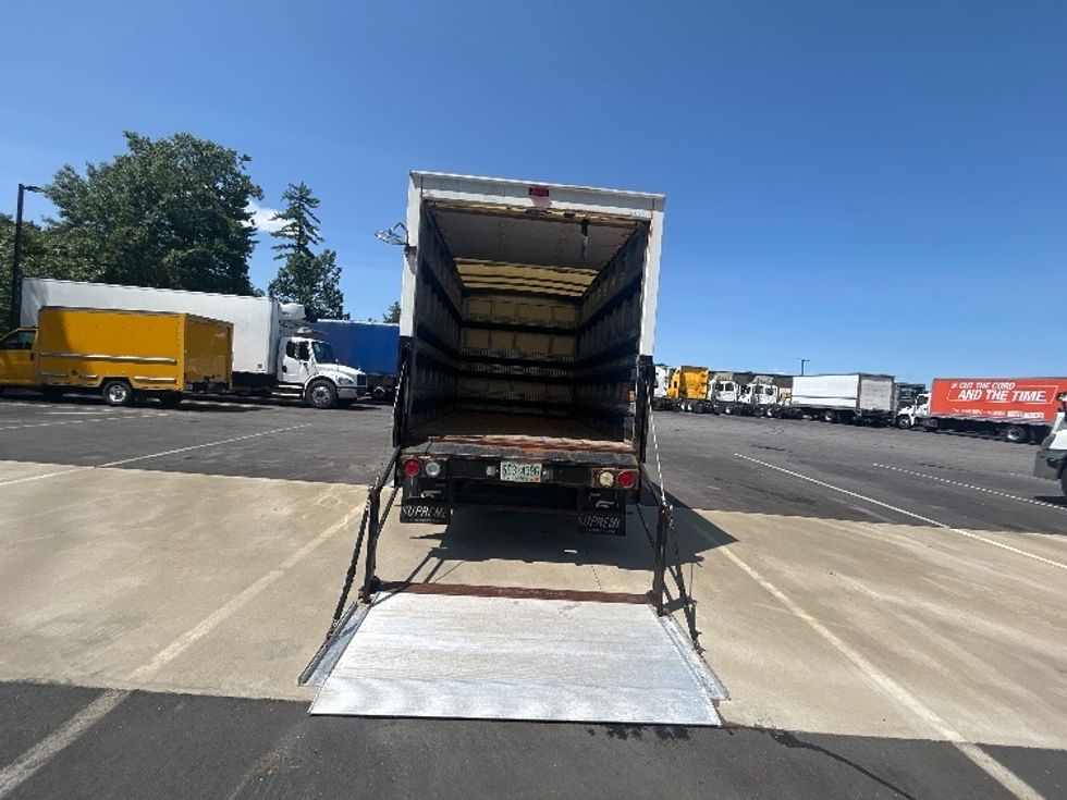 Light Duty Box Truck-Light and Medium Duty Trucks-Chevrolet-2017-EXPRESS-Londonderry-NH-117,366\n\t\tmiles-$ 12,500 - Image 9