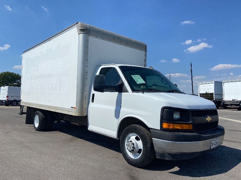 Light Duty Box Truck-Light and Medium Duty Trucks-Chevrolet-2017-EXPRESS-San Antonio-TX-224,402\n\t\tmiles-$ 9,000 - Image 1