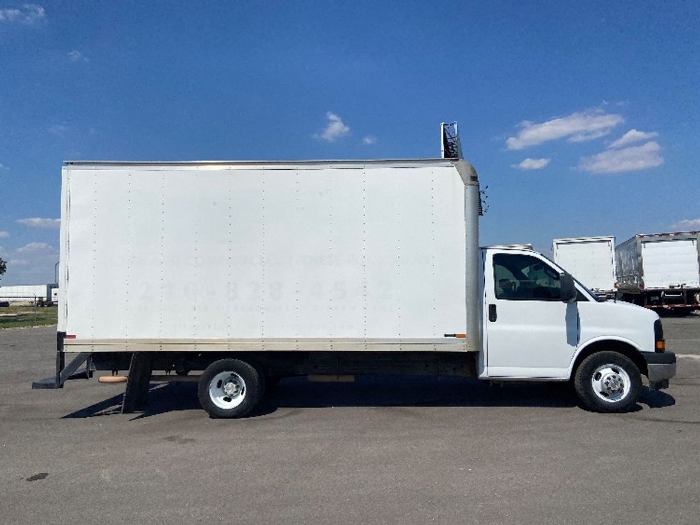 Light Duty Box Truck-Light and Medium Duty Trucks-Chevrolet-2017-EXPRESS-San Antonio-TX-224,402\n\t\tmiles-$ 9,000 - Image 13