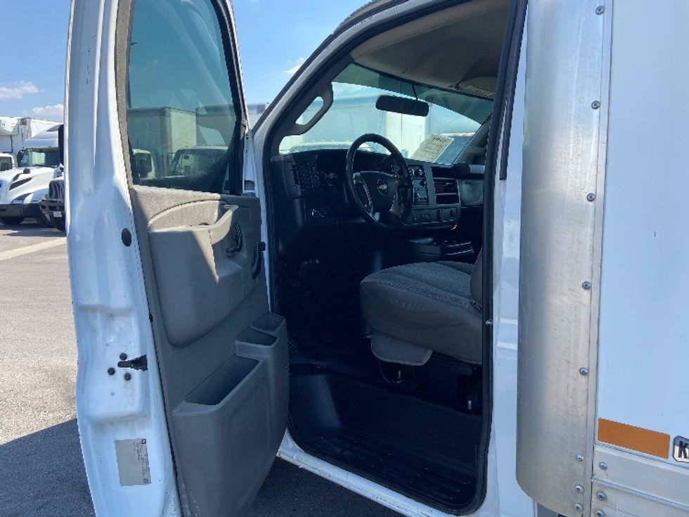 Light Duty Box Truck-Light and Medium Duty Trucks-Chevrolet-2017-EXPRESS-San Antonio-TX-224,402\n\t\tmiles-$ 9,000 - Image 14