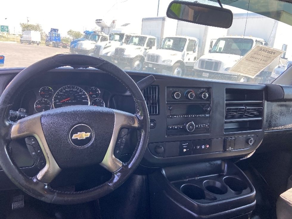 Light Duty Box Truck-Light and Medium Duty Trucks-Chevrolet-2017-EXPRESS-San Antonio-TX-224,402\n\t\tmiles-$ 9,000 - Image 16
