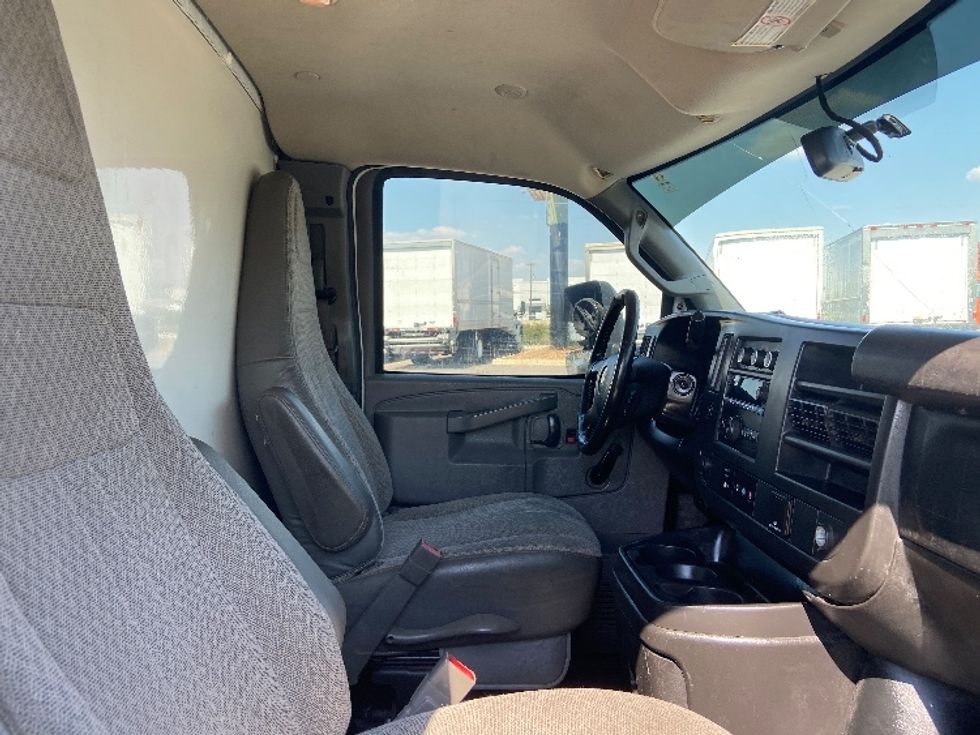 Light Duty Box Truck-Light and Medium Duty Trucks-Chevrolet-2017-EXPRESS-San Antonio-TX-224,402\n\t\tmiles-$ 9,000 - Image 17