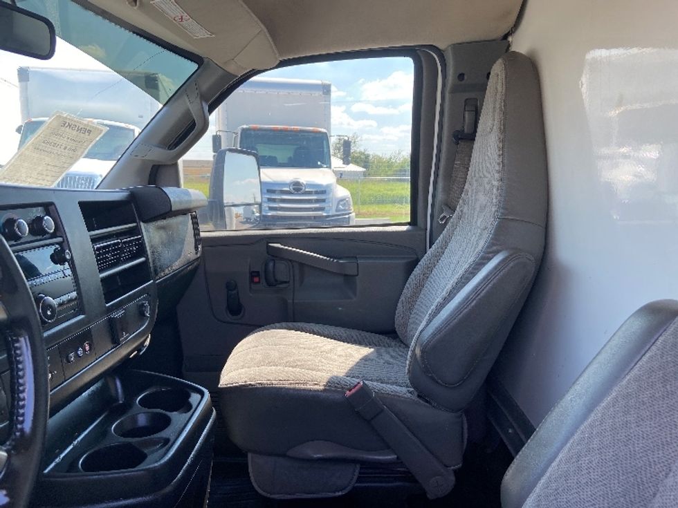 Light Duty Box Truck-Light and Medium Duty Trucks-Chevrolet-2017-EXPRESS-San Antonio-TX-224,402\n\t\tmiles-$ 9,000 - Image 18