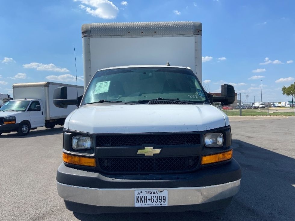 Light Duty Box Truck-Light and Medium Duty Trucks-Chevrolet-2017-EXPRESS-San Antonio-TX-224,402\n\t\tmiles-$ 9,000 - Image 2