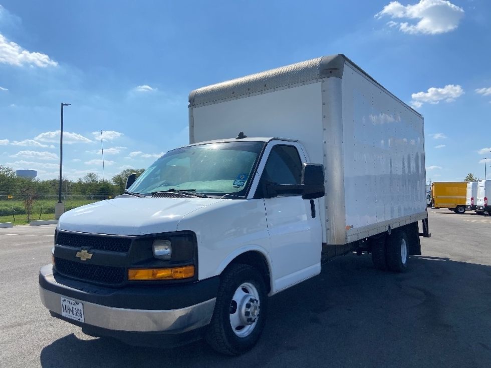 Light Duty Box Truck-Light and Medium Duty Trucks-Chevrolet-2017-EXPRESS-San Antonio-TX-224,402\n\t\tmiles-$ 9,000 - Image 3
