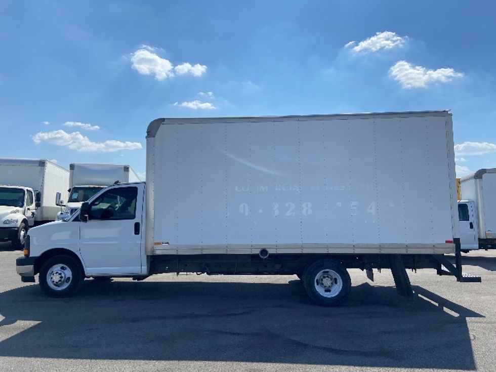 Light Duty Box Truck-Light and Medium Duty Trucks-Chevrolet-2017-EXPRESS-San Antonio-TX-224,402\n\t\tmiles-$ 9,000 - Image 4