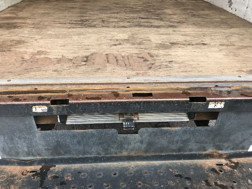 Light Duty Box Truck-Light and Medium Duty Trucks-Chevrolet-2019-G33903-Concord-ON-138,193\n\t\tkm-$ 34,000 - Image 10