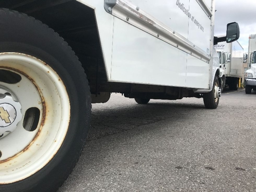 Light Duty Box Truck-Light and Medium Duty Trucks-Chevrolet-2019-G33903-Concord-ON-138,193\n\t\tkm-$ 34,000 - Image 14