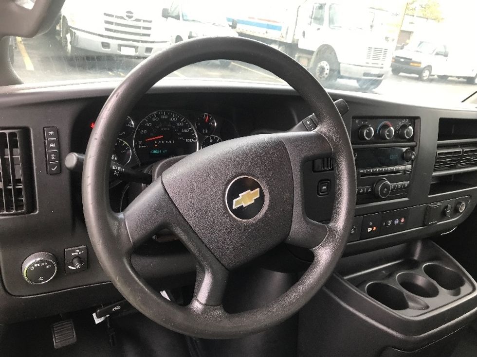 Light Duty Box Truck-Light and Medium Duty Trucks-Chevrolet-2019-G33903-Concord-ON-138,193\n\t\tkm-$ 34,000 - Image 17