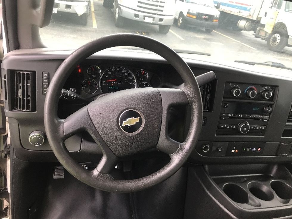 Light Duty Box Truck-Light and Medium Duty Trucks-Chevrolet-2019-G33903-Concord-ON-138,193\n\t\tkm-$ 34,000 - Image 18