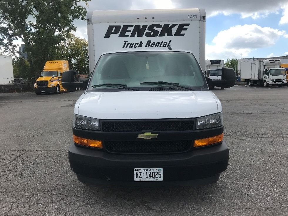 Light Duty Box Truck-Light and Medium Duty Trucks-Chevrolet-2019-G33903-Concord-ON-138,193\n\t\tkm-$ 34,000 - Image 2