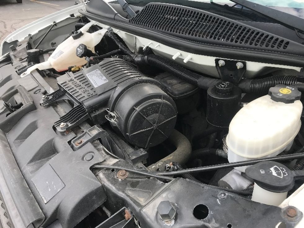 Light Duty Box Truck-Light and Medium Duty Trucks-Chevrolet-2019-G33903-Concord-ON-138,193\n\t\tkm-$ 34,000 - Image 24