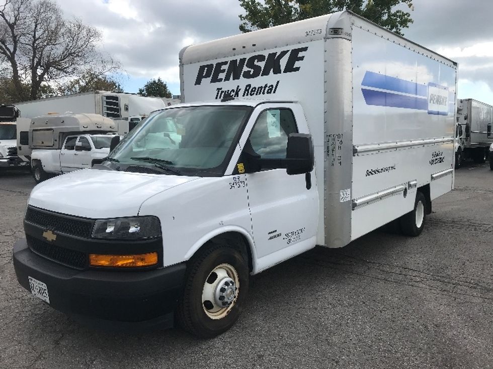 Light Duty Box Truck-Light and Medium Duty Trucks-Chevrolet-2019-G33903-Concord-ON-138,193\n\t\tkm-$ 34,000 - Image 3