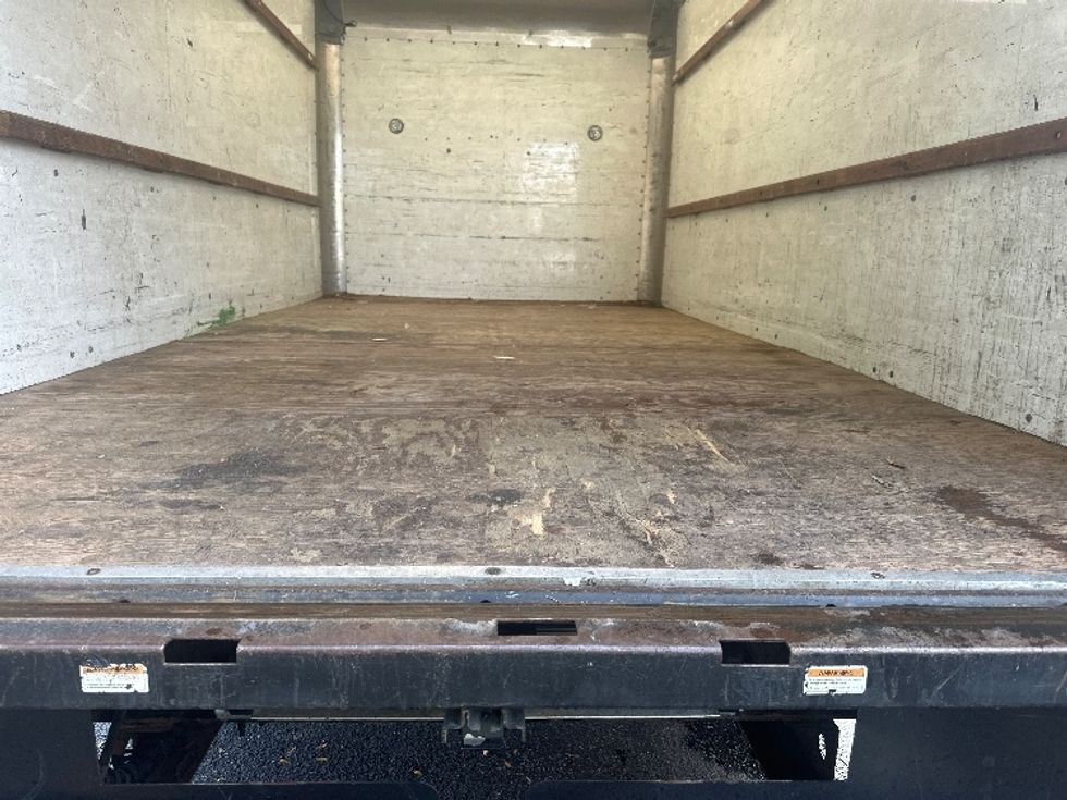 Light Duty Box Truck-Light and Medium Duty Trucks-Chevrolet-2019-G33903-Concord-ON-150,420\n\t\tkm-$ 33,000 - Image 10