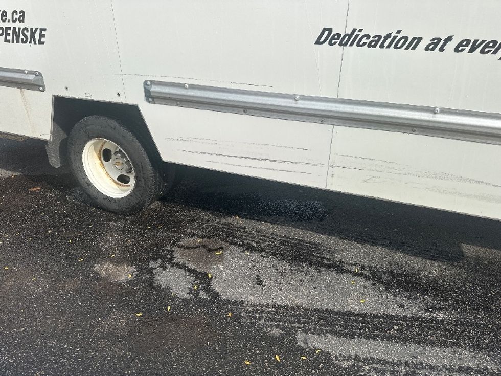 Light Duty Box Truck-Light and Medium Duty Trucks-Chevrolet-2019-G33903-Concord-ON-150,420\n\t\tkm-$ 33,000 - Image 14