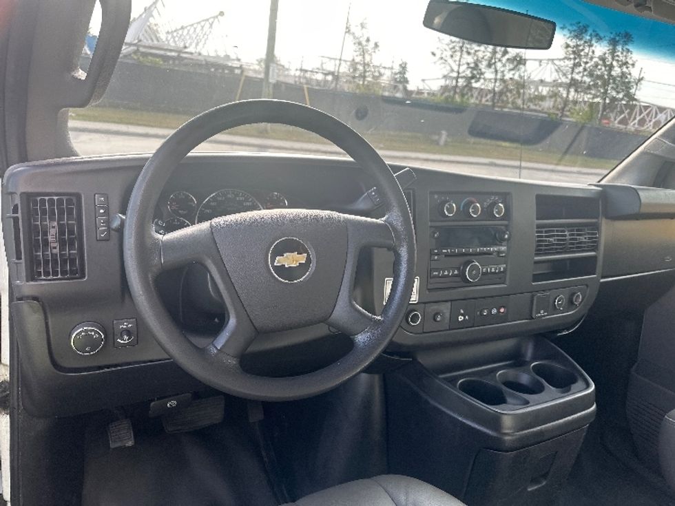 Light Duty Box Truck-Light and Medium Duty Trucks-Chevrolet-2019-G33903-Concord-ON-150,420\n\t\tkm-$ 33,000 - Image 18