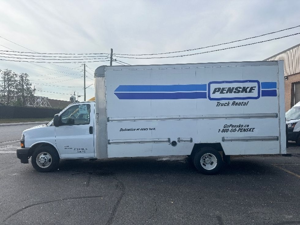 Light Duty Box Truck-Light and Medium Duty Trucks-Chevrolet-2019-G33903-Concord-ON-150,420\n\t\tkm-$ 33,000 - Image 4