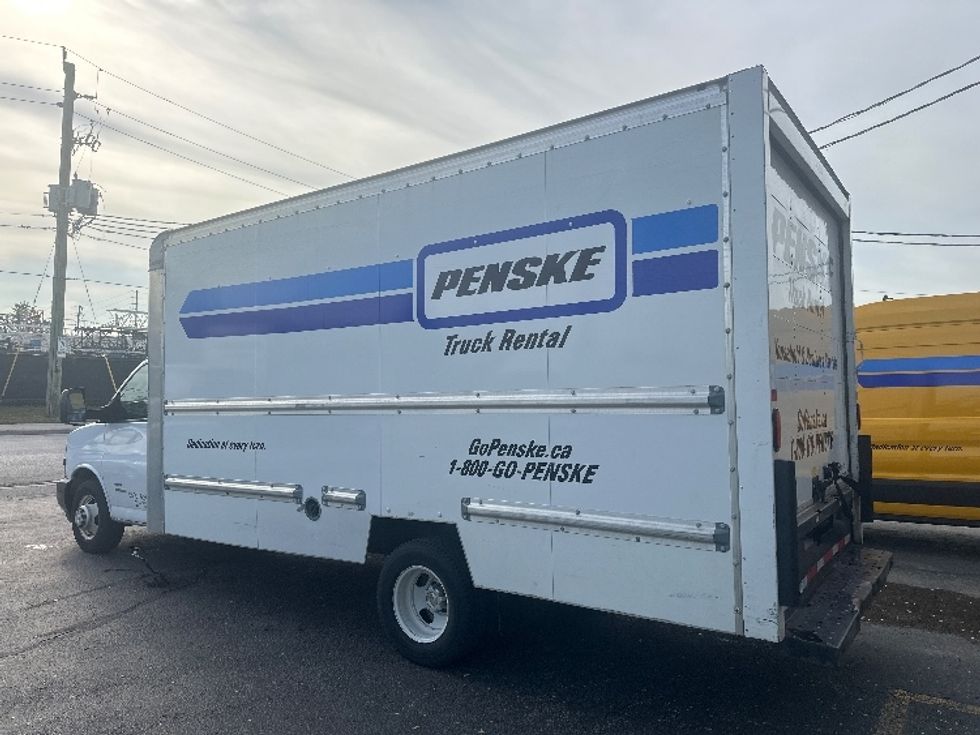 Light Duty Box Truck-Light and Medium Duty Trucks-Chevrolet-2019-G33903-Concord-ON-150,420\n\t\tkm-$ 33,000 - Image 6