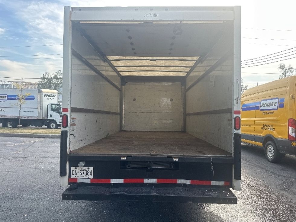 Light Duty Box Truck-Light and Medium Duty Trucks-Chevrolet-2019-G33903-Concord-ON-150,420\n\t\tkm-$ 33,000 - Image 8