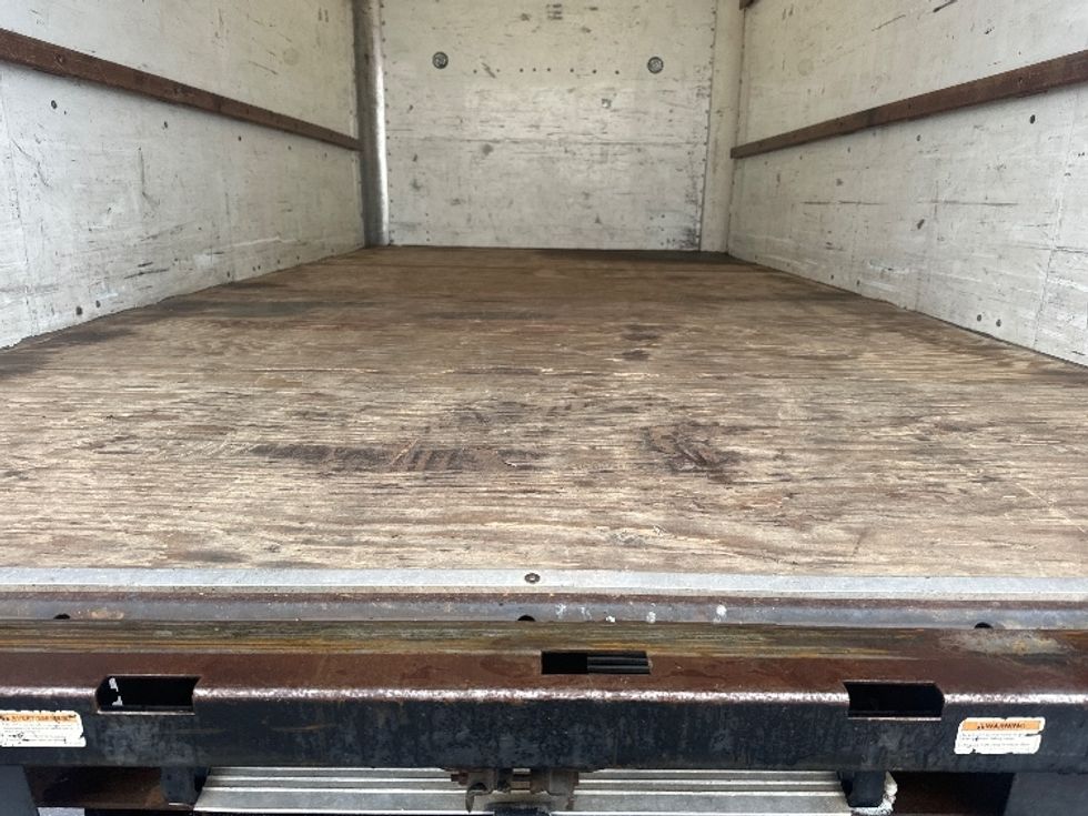 Light Duty Box Truck-Light and Medium Duty Trucks-Chevrolet-2019-G33903-Concord-ON-166,957\n\t\tkm-$ 31,750 - Image 10