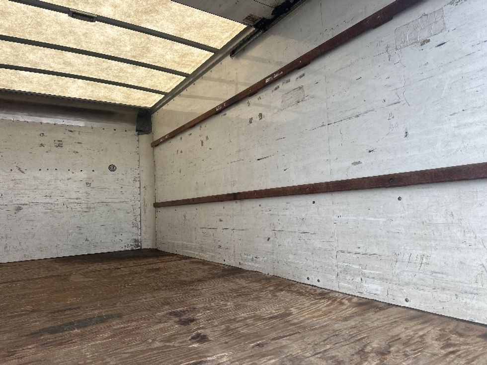 Light Duty Box Truck-Light and Medium Duty Trucks-Chevrolet-2019-G33903-Concord-ON-166,957\n\t\tkm-$ 31,750 - Image 12