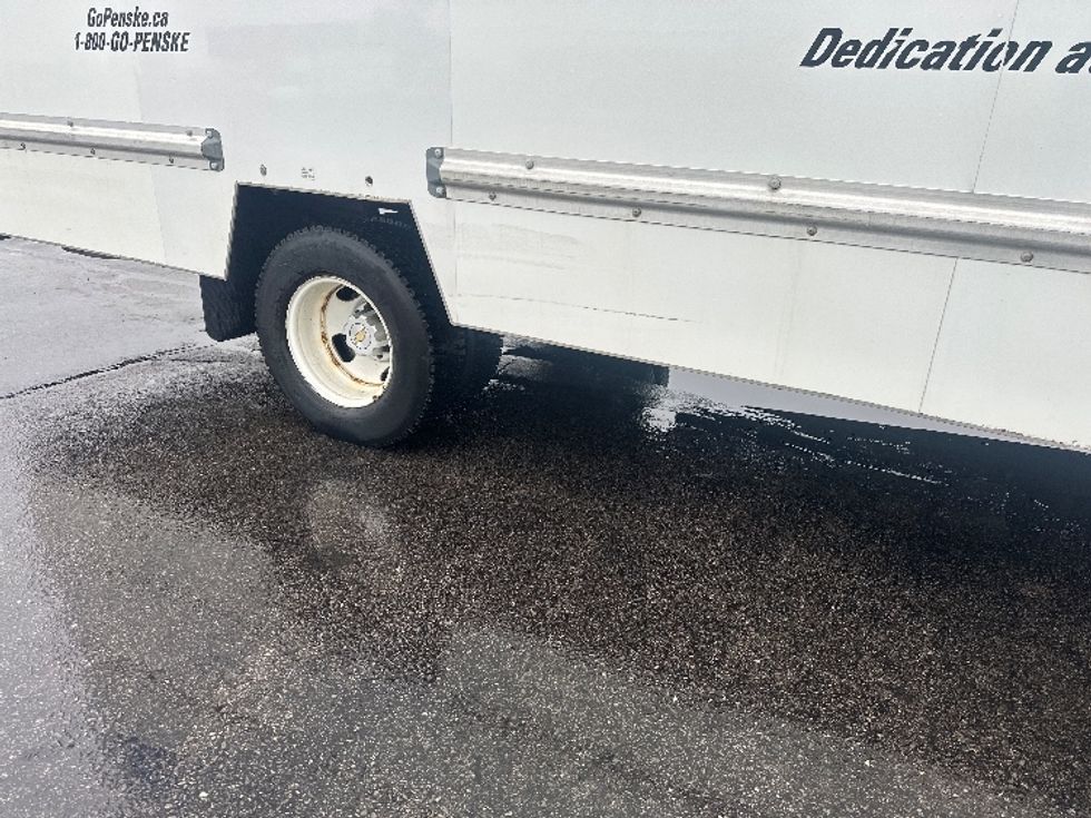 Light Duty Box Truck-Light and Medium Duty Trucks-Chevrolet-2019-G33903-Concord-ON-166,957\n\t\tkm-$ 31,750 - Image 14