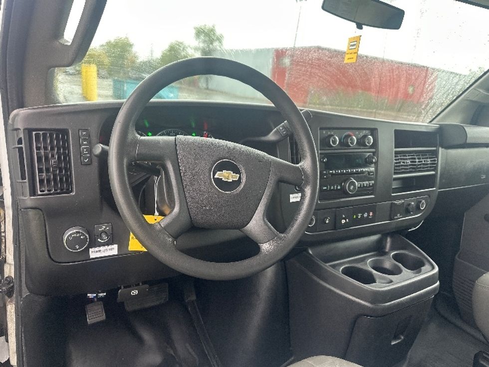 Light Duty Box Truck-Light and Medium Duty Trucks-Chevrolet-2019-G33903-Concord-ON-166,957\n\t\tkm-$ 31,750 - Image 18