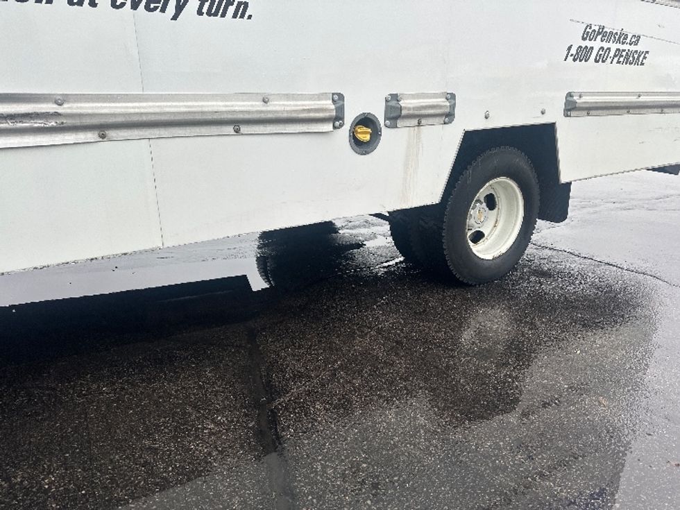 Light Duty Box Truck-Light and Medium Duty Trucks-Chevrolet-2019-G33903-Concord-ON-166,957\n\t\tkm-$ 31,750 - Image 5