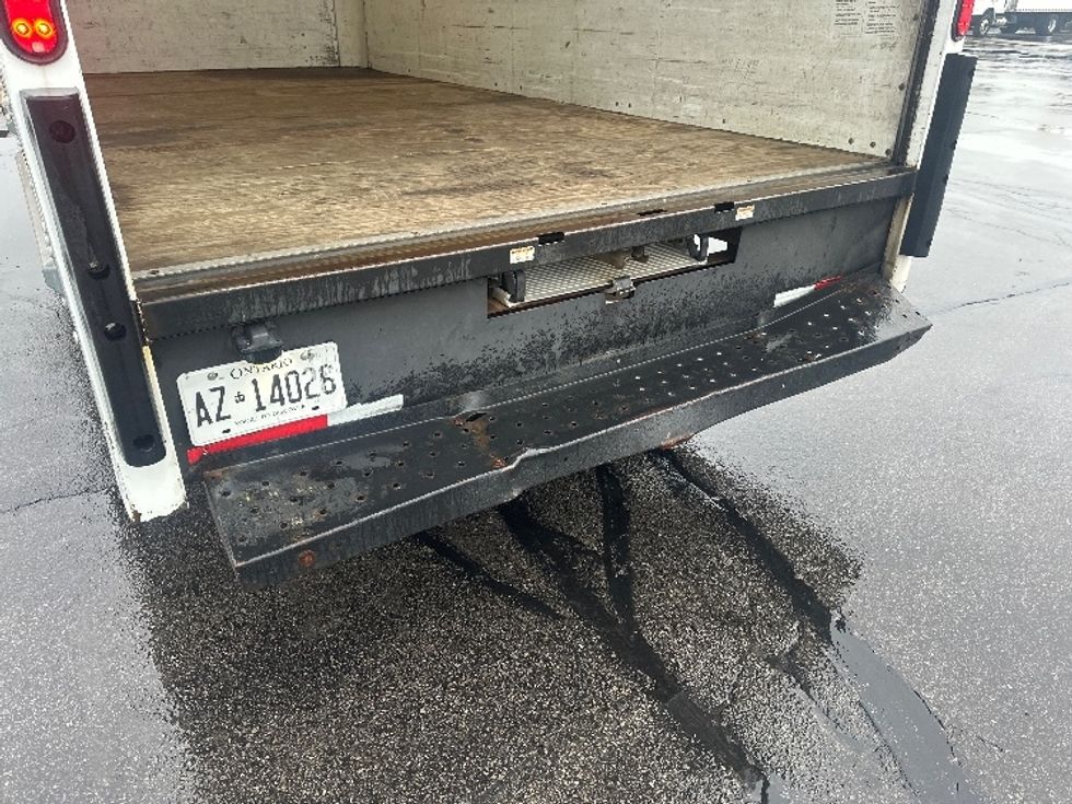 Light Duty Box Truck-Light and Medium Duty Trucks-Chevrolet-2019-G33903-Concord-ON-166,957\n\t\tkm-$ 31,750 - Image 9