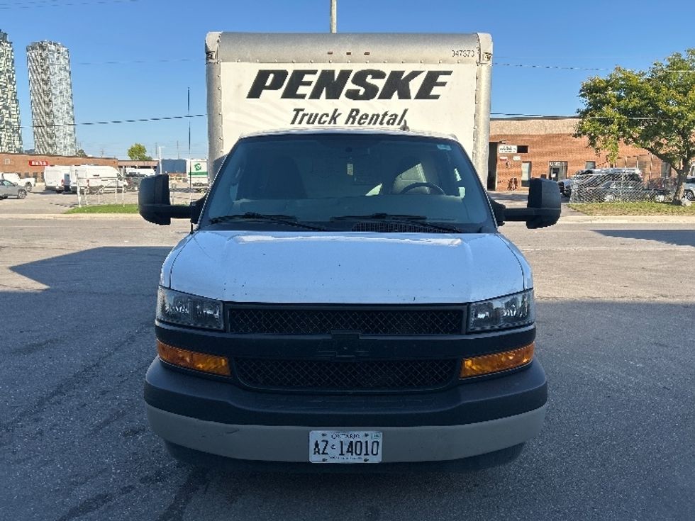 Light Duty Box Truck-Light and Medium Duty Trucks-Chevrolet-2019-G33903-Concord-ON-174,829\n\t\tkm-$ 31,250 - Image 2