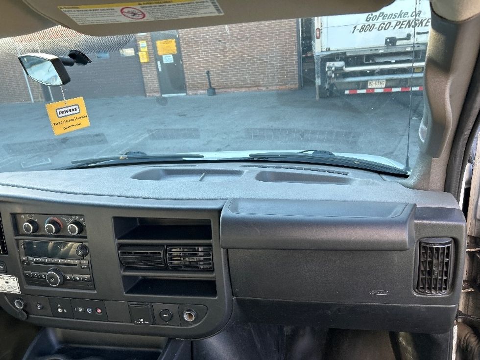 Light Duty Box Truck-Light and Medium Duty Trucks-Chevrolet-2019-G33903-Concord-ON-174,829\n\t\tkm-$ 31,250 - Image 21