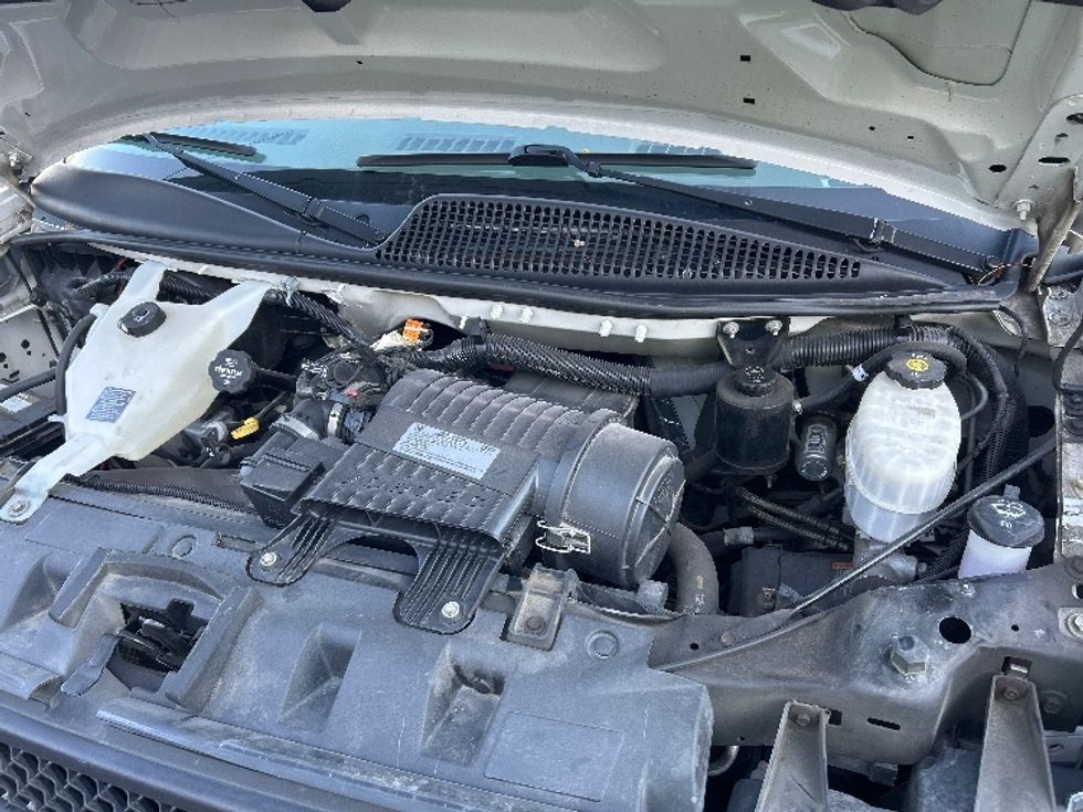 Light Duty Box Truck-Light and Medium Duty Trucks-Chevrolet-2019-G33903-Concord-ON-174,829\n\t\tkm-$ 31,250 - Image 24